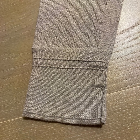 RAG & BONE grey crew neck textured T, with stitching and panel details, size L - Picture 5 of 7